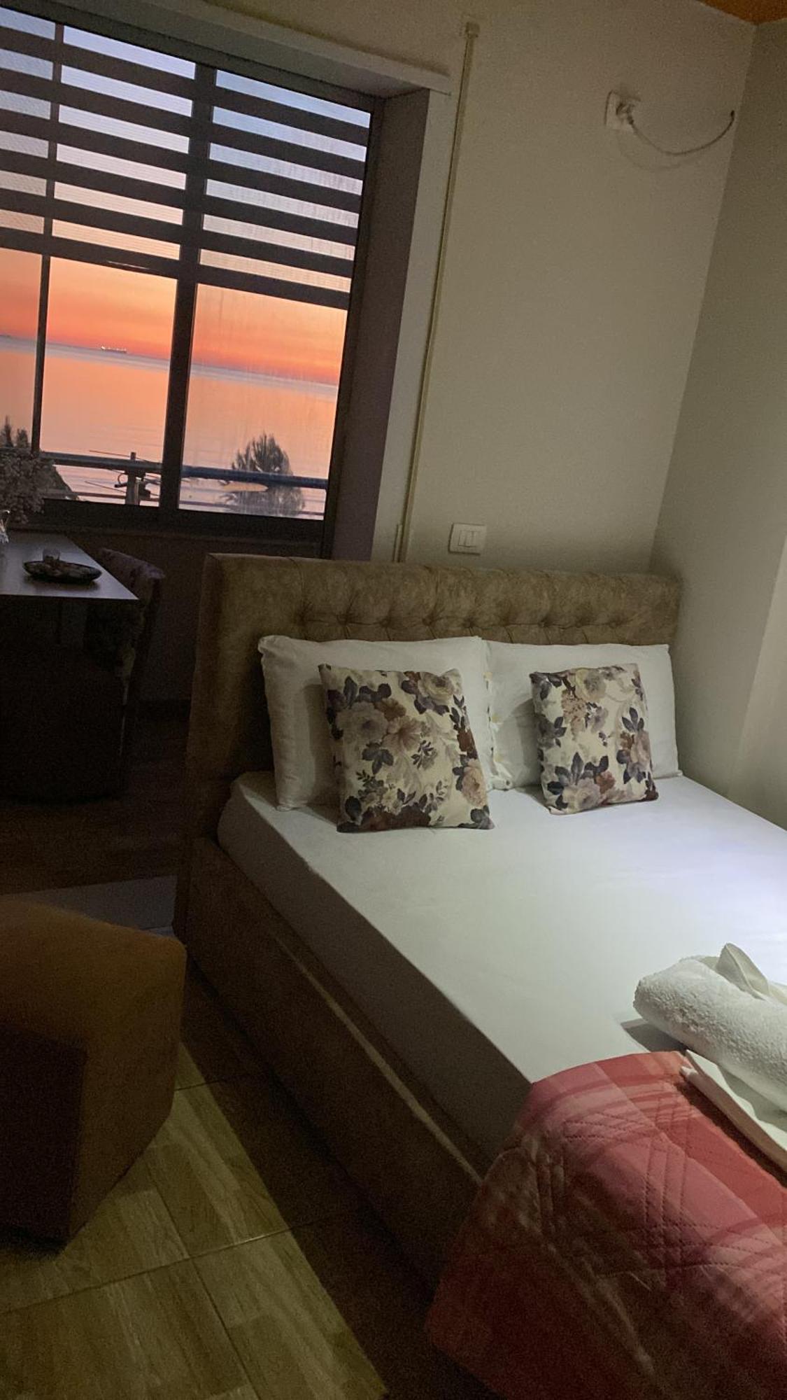 Cozy Beachfront Room Durrës Exterior foto